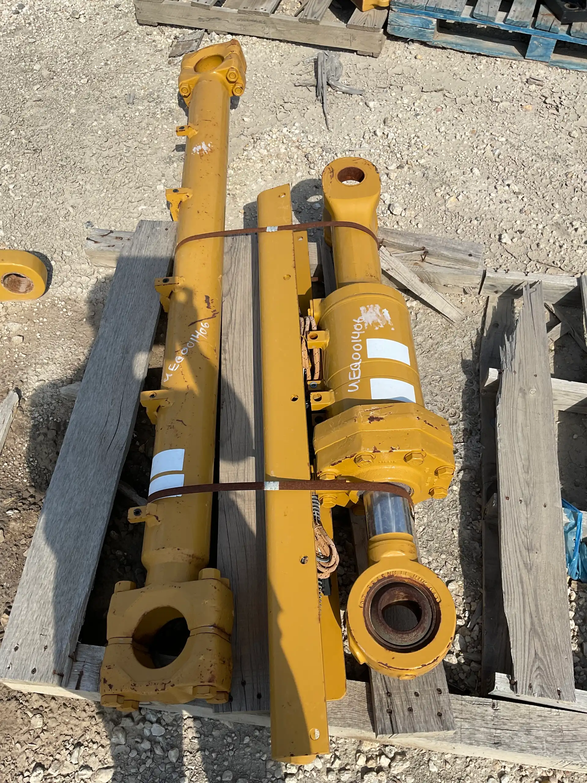 USED D8R/T CWT,3 BLADE CYLS, TAG LINK AND GUARD        MQ image 3