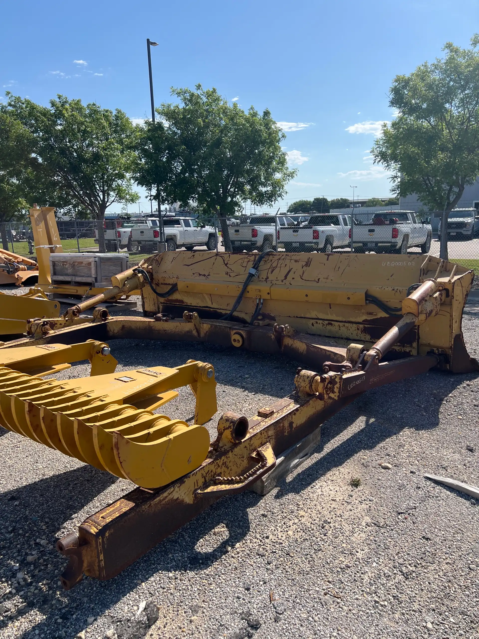 USED D6T XW TWIN TILT ANGLE BLADE - COMPLETE          MQ image 5