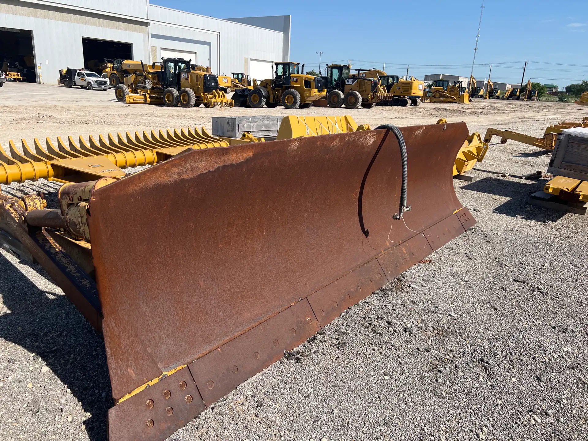 USED D6T XW TWIN TILT ANGLE BLADE - COMPLETE          MQ image 6
