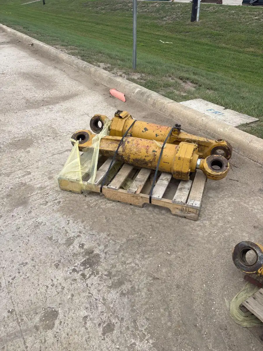 USED CAT MS RIPPER FOR D8T              MQ image 11