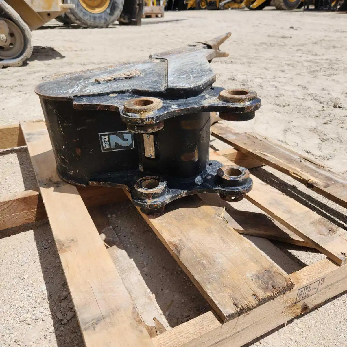 USED 12" V BOTTOM BUCKET FOR 3T MHE           MQ image 2