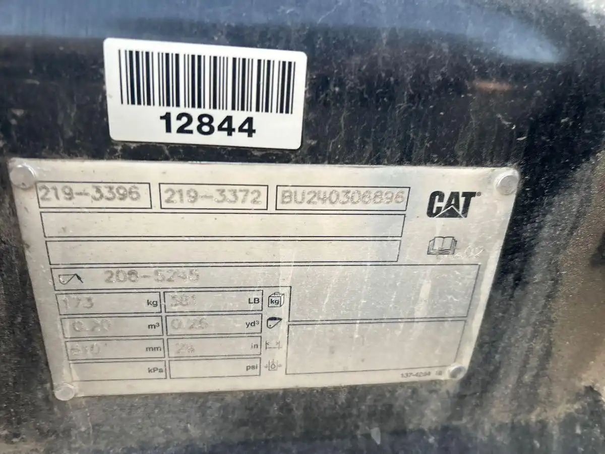 NEW 24" PIN ON CAT BUCKET W/ PINS              MQ image 2