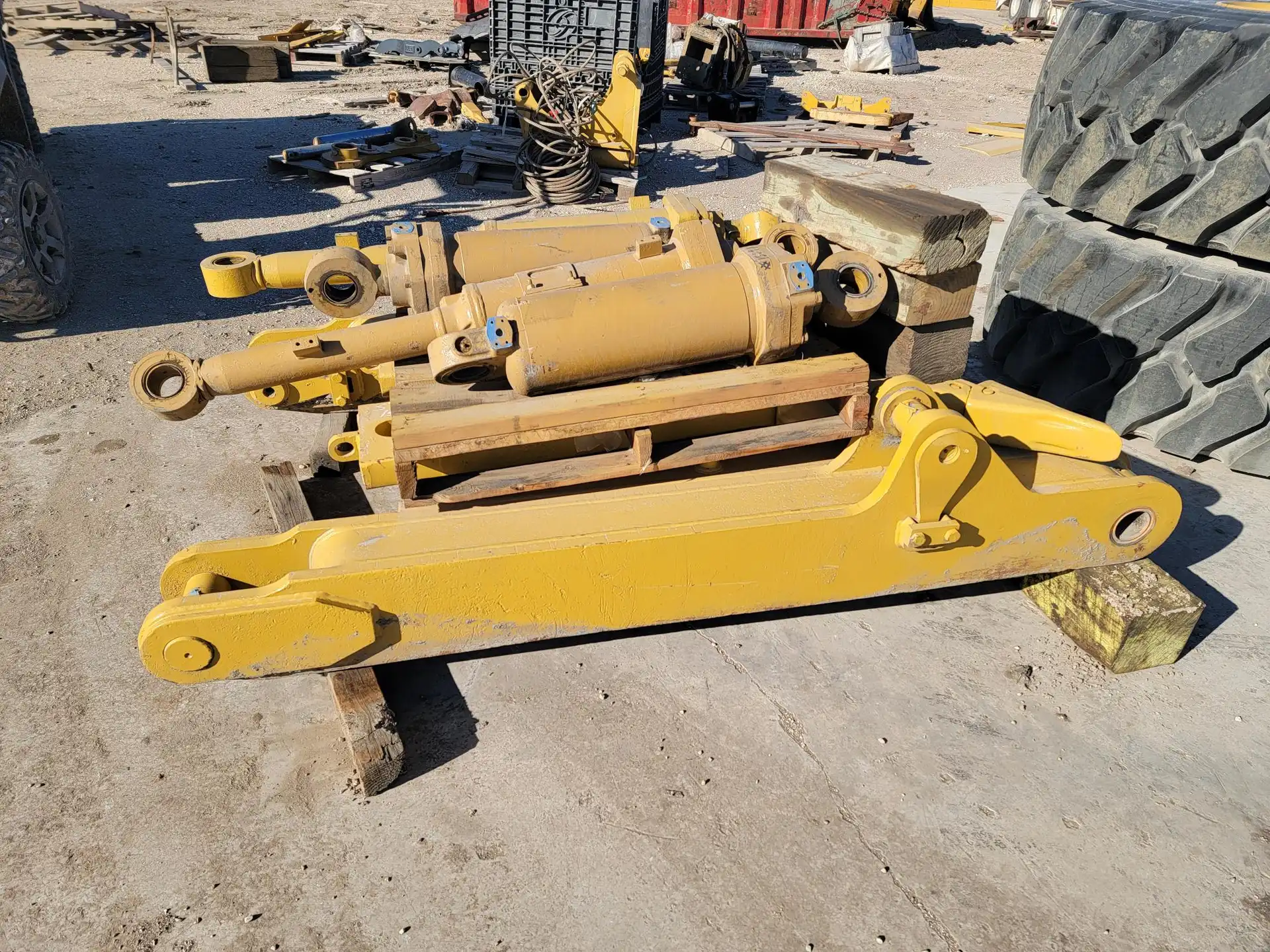 USED MS RIPPER FOR CAT D9R/T W/ 2 SHANKS           MQ image 2