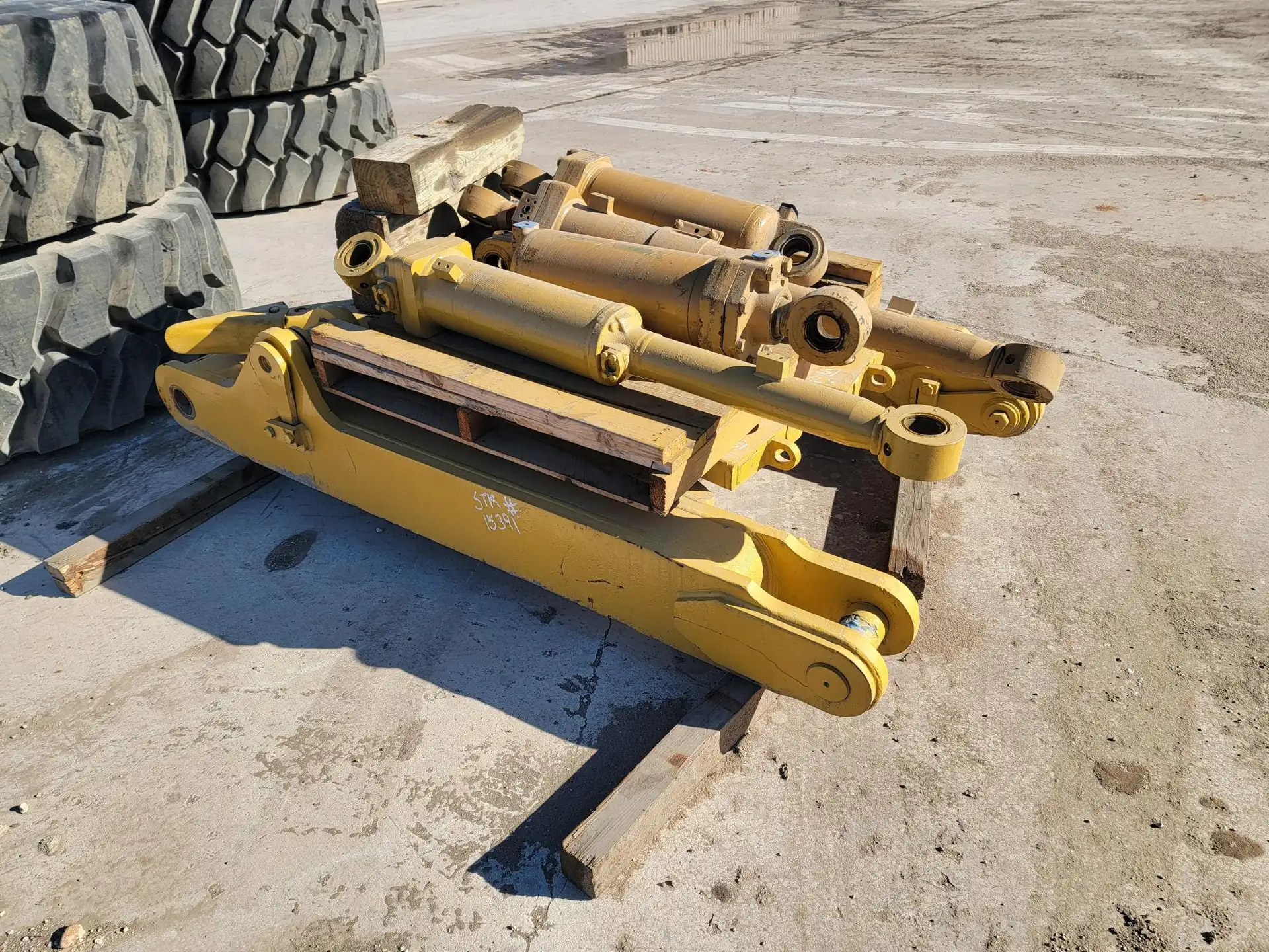 USED MS RIPPER FOR CAT D9R/T W/ 2 SHANKS           MQ image 3