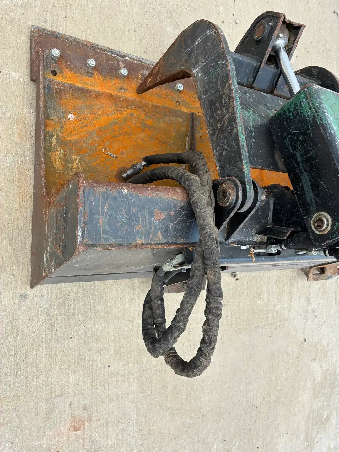 78: SKID STEER GRAPPLE BUCKET W/TOP CLAMPS    SRS 4/2026 image 6