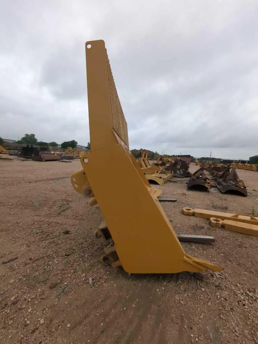 NEW D9T SU BLADE W/PUSH ARMS / TRASH RACK        MQ image 4