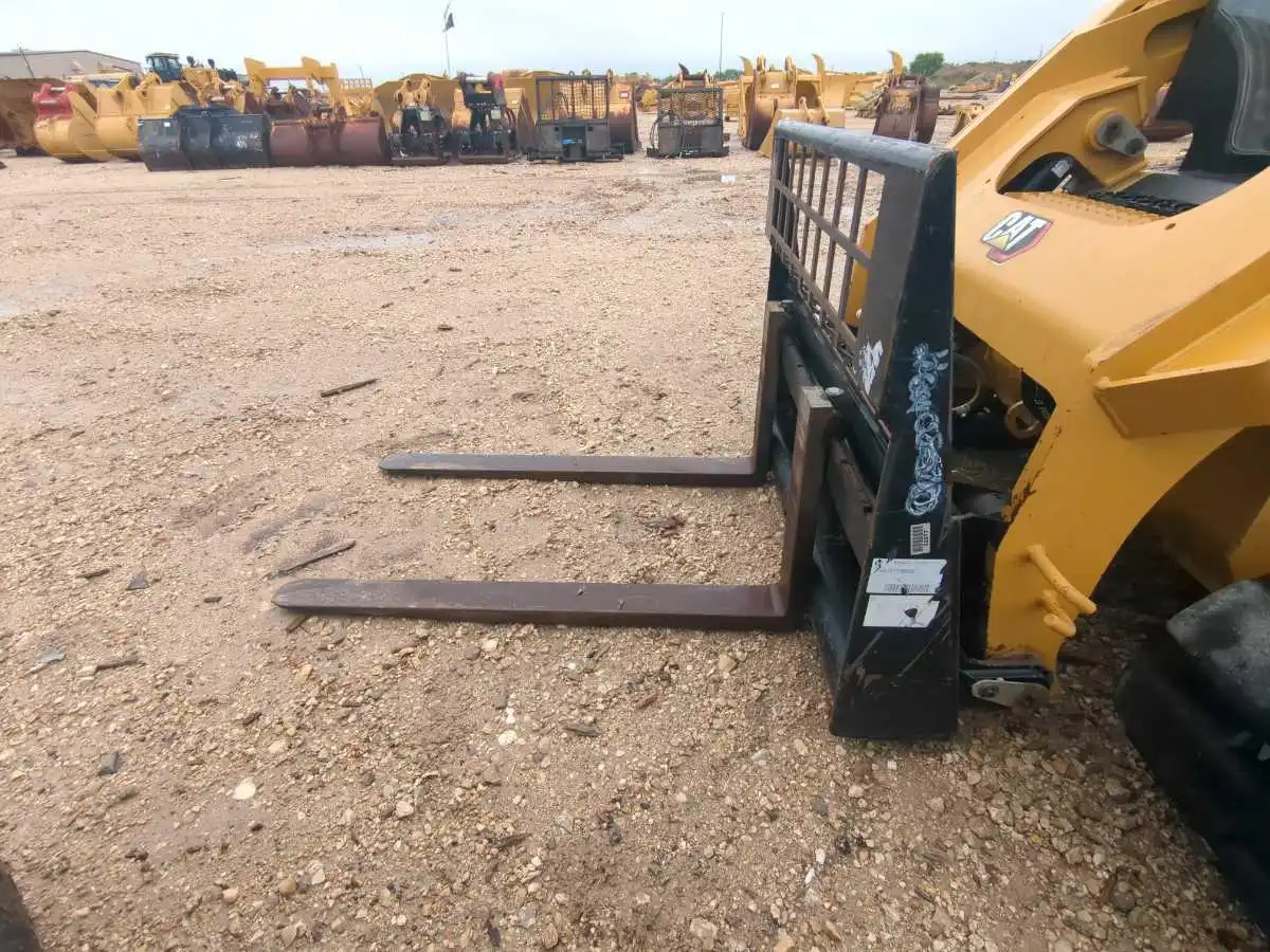CAT CARRIAGE AND 48" FORKS FITS ALL SKID STEERS       MQ image 2