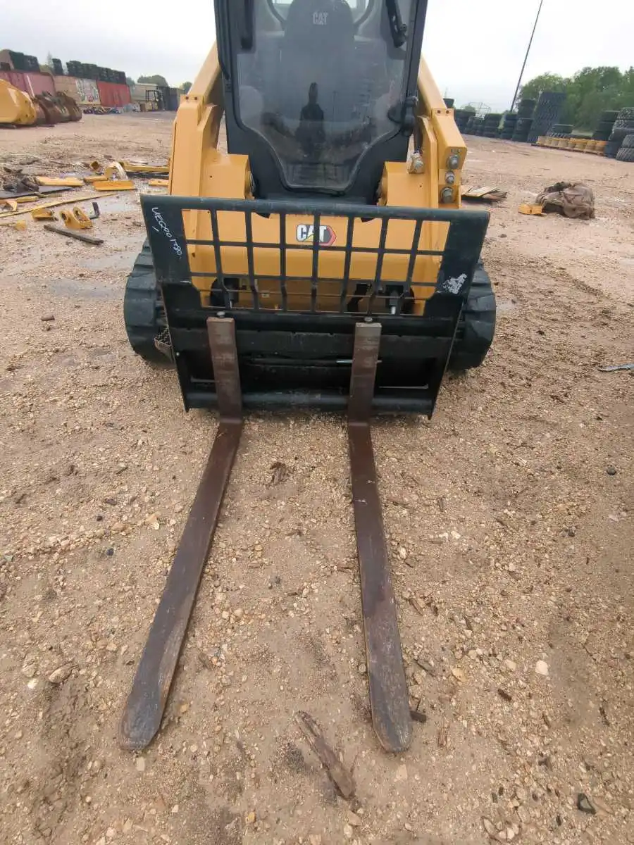 CAT CARRIAGE AND 48" FORKS FITS ALL SKID STEERS       MQ image 3