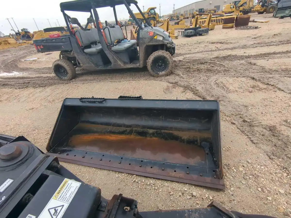USED 80" SSL BUCKET W/ CUTTING EDGE            MQ image 5