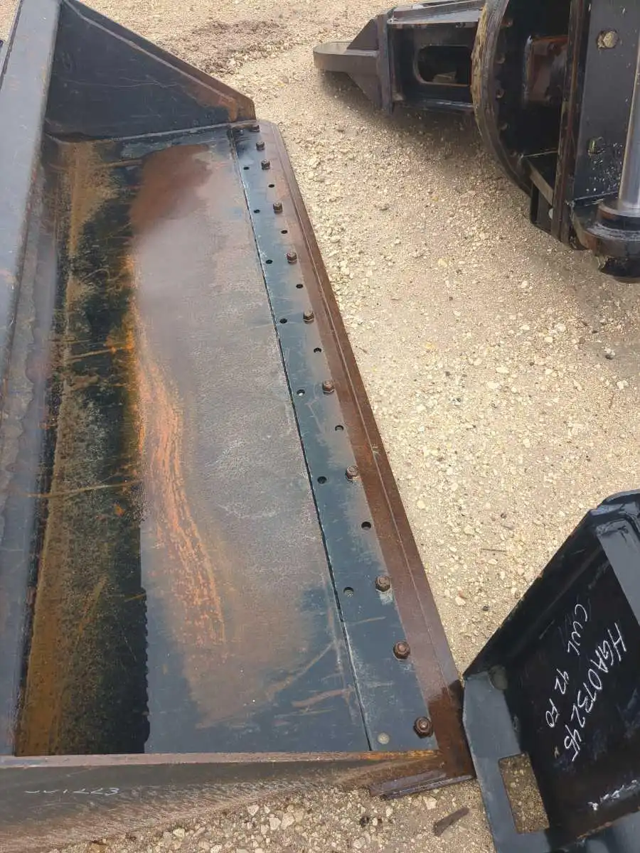 USED 80" SSL BUCKET W/ CUTTING EDGE            MQ image 6