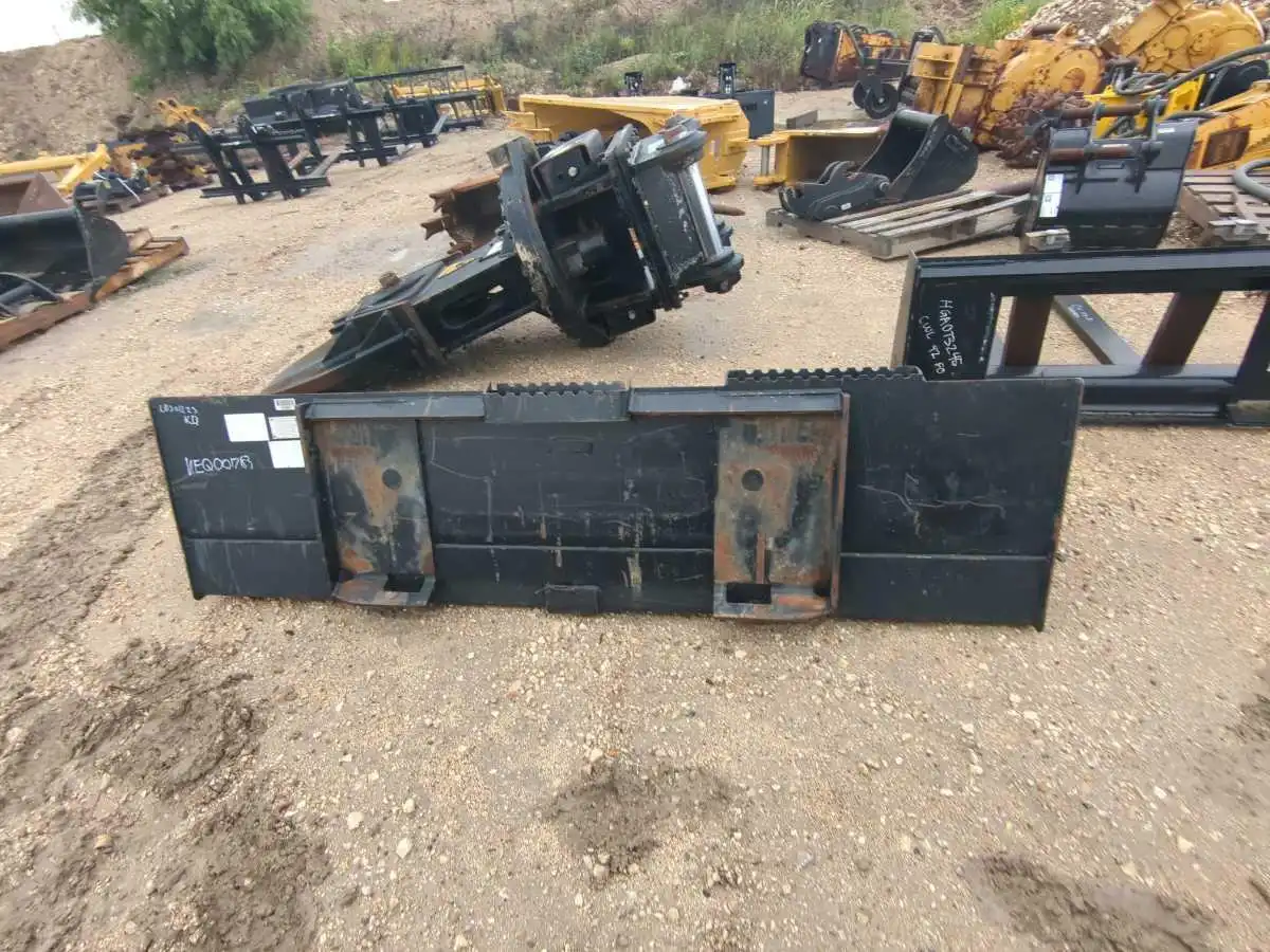 USED 80" SSL BUCKET W/ CUTTING EDGE            MQ image 2