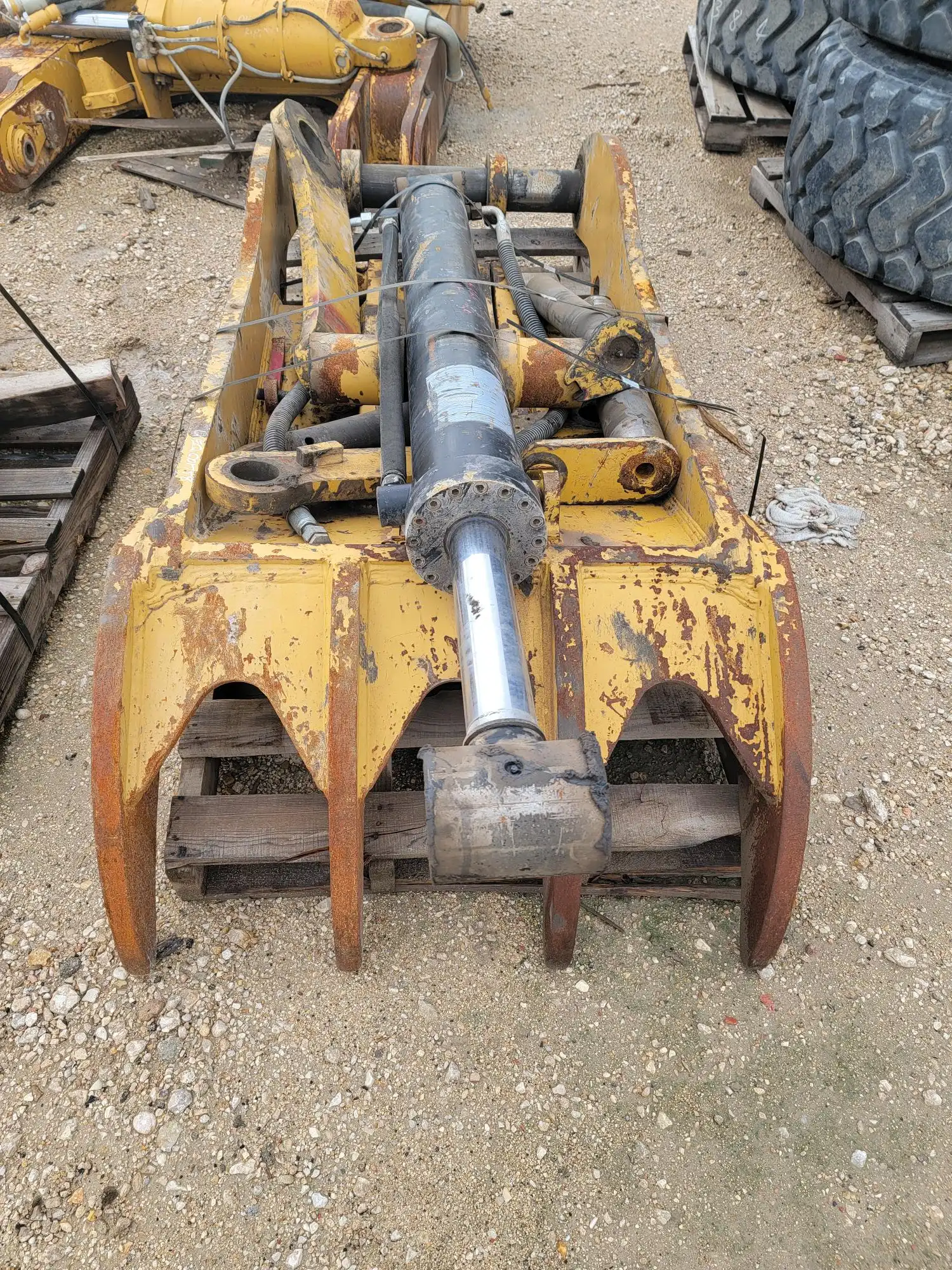USED HYD THUMB FOR 72" COUPLER BUCKET             MQ image 2