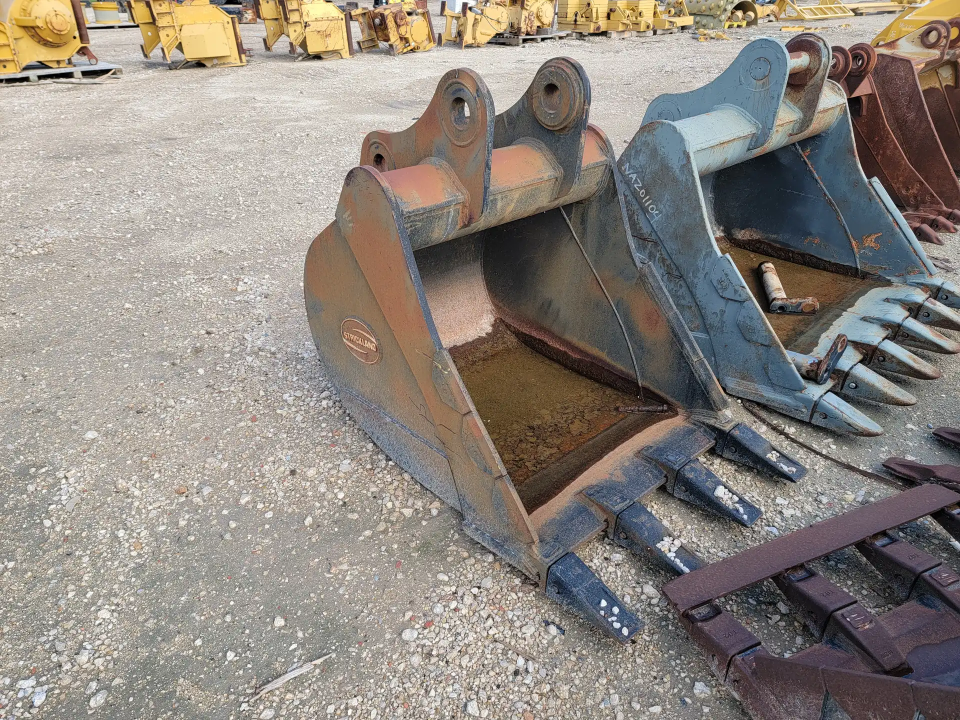 USED STRICKLAND BRAND 39" BUCKET               MQ image 3