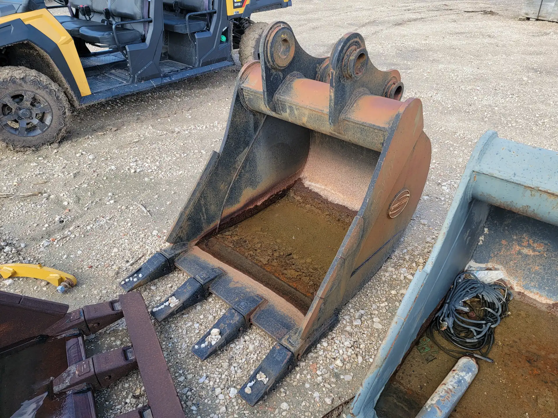 USED STRICKLAND BRAND 39" BUCKET               MQ image 4