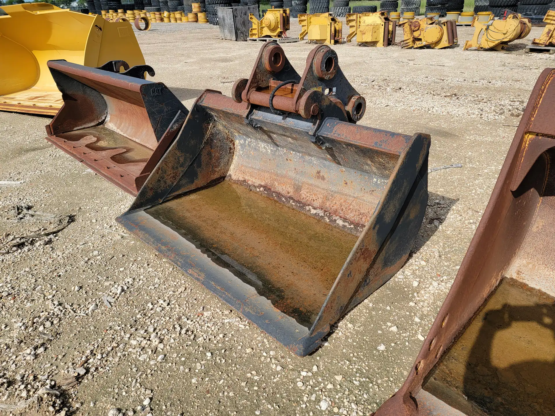 CW40 STYLE COUPLER STILL ATTACHED TO 72" DCB         MQ image 3