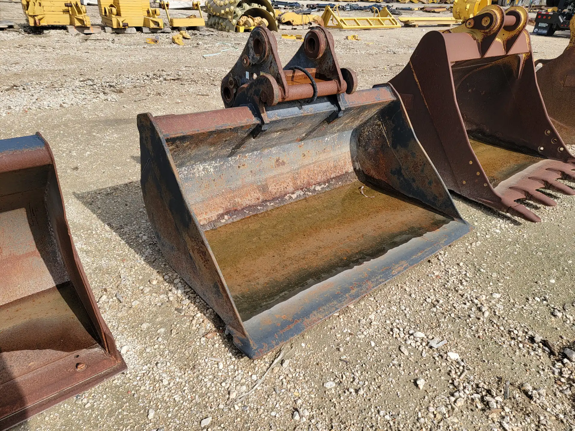 CW40 STYLE COUPLER STILL ATTACHED TO 72" DCB         MQ image 4