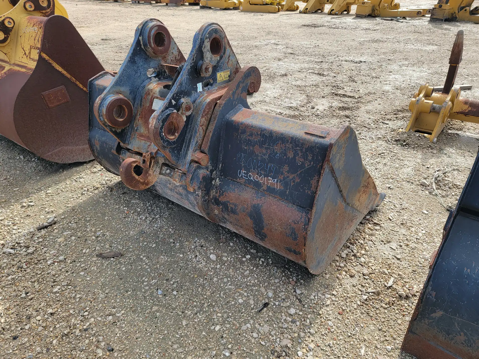 CW40 STYLE COUPLER STILL ATTACHED TO 72" DCB         MQ image 5