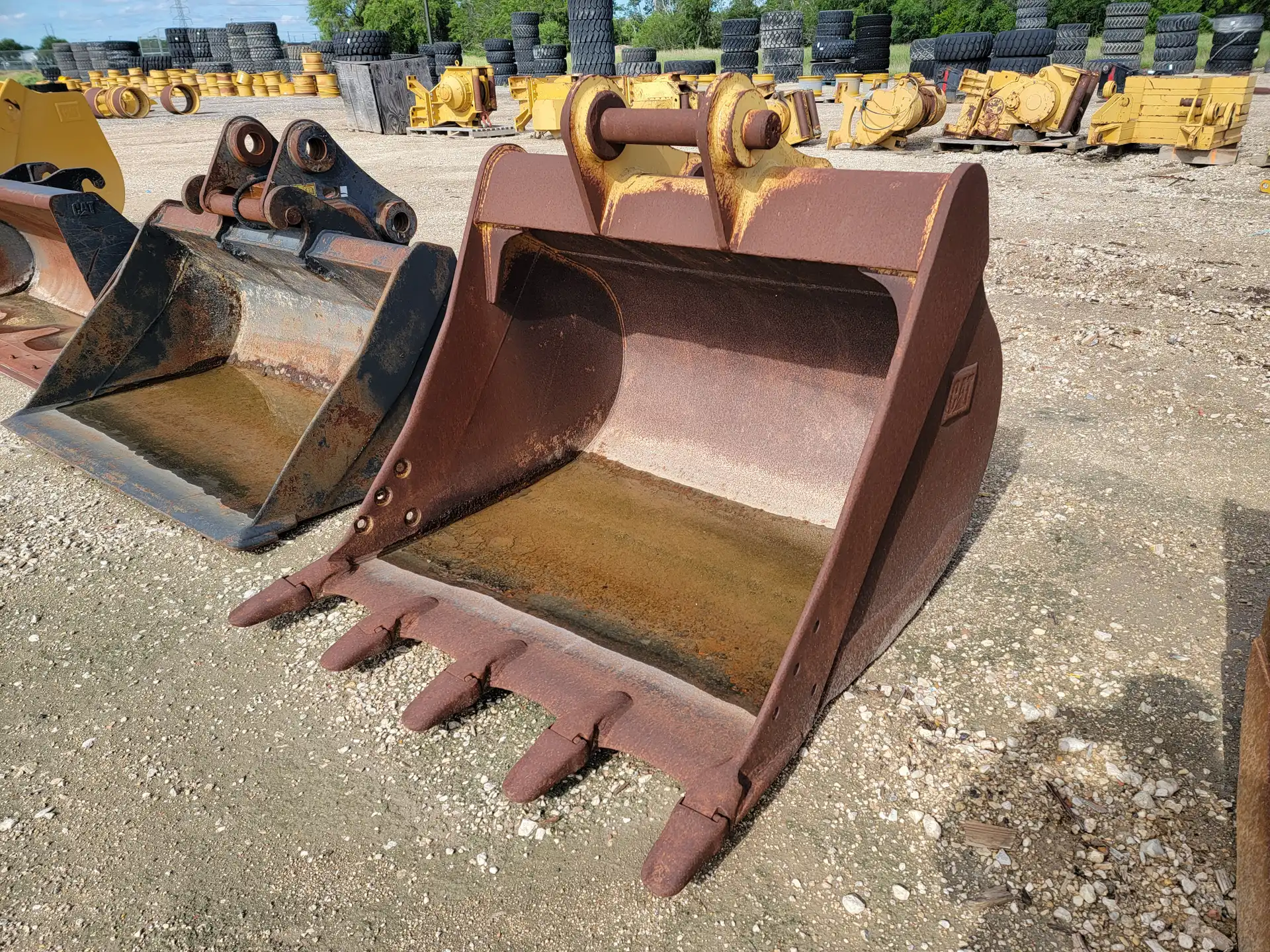 USED 54" CB BUCKET WORN BASE EDGE BETWEEN TEETH     MQ image 4