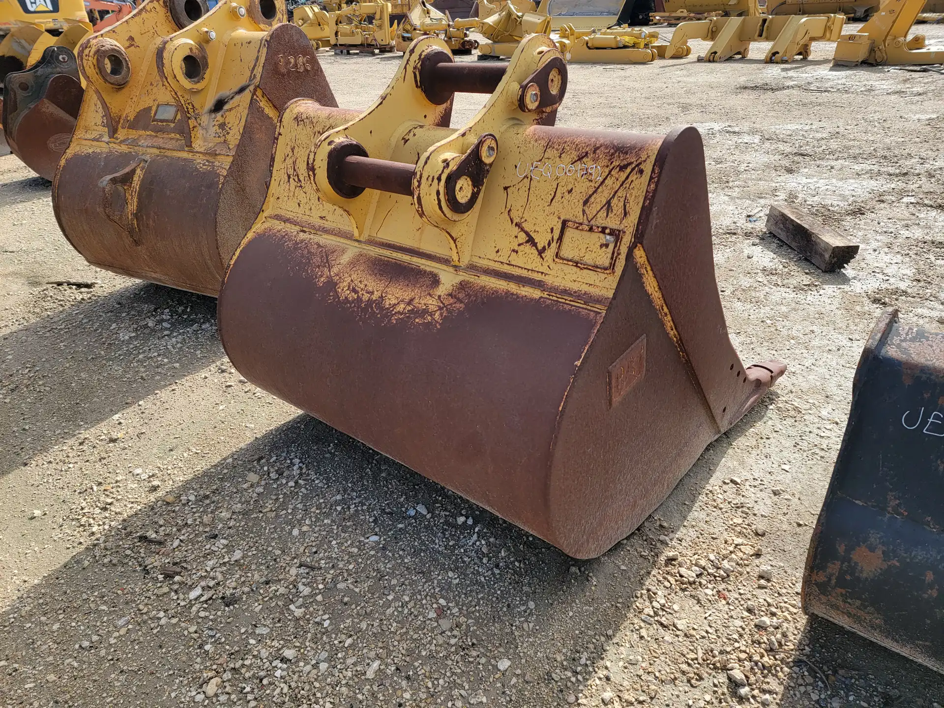 USED 54" CB BUCKET WORN BASE EDGE BETWEEN TEETH     MQ image 5