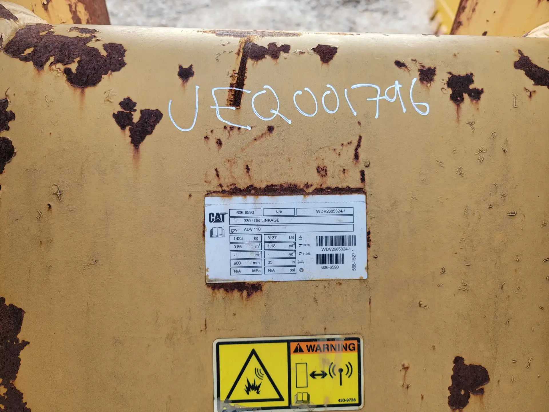 USED 35" 336 BUCKET  *NOT STANDARD DB BU / SEE PICS*   MQ image 3