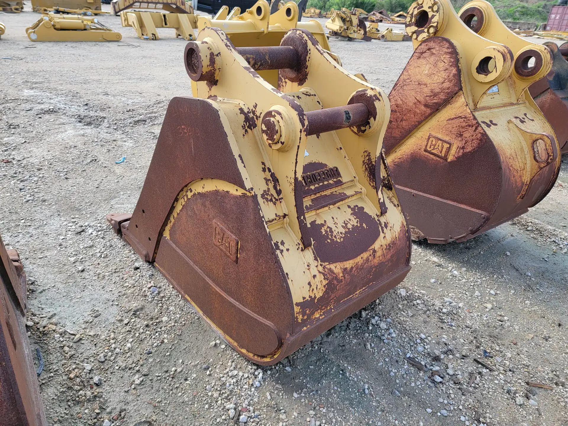USED 35" 336 BUCKET  *NOT STANDARD DB BU / SEE PICS*   MQ image 5
