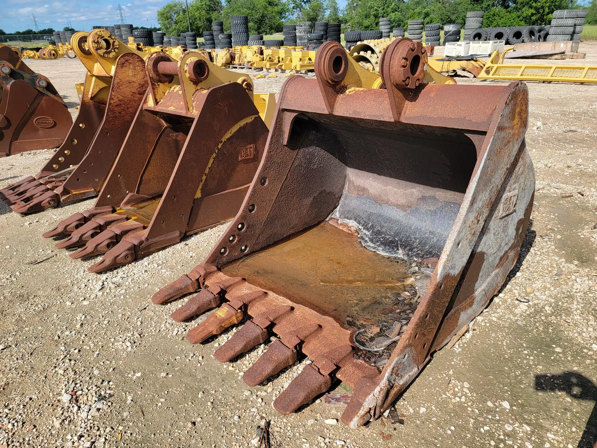60" HD BUCKET   **MISSING TOOTH / ROUGH BUCKET**     MQ image 5