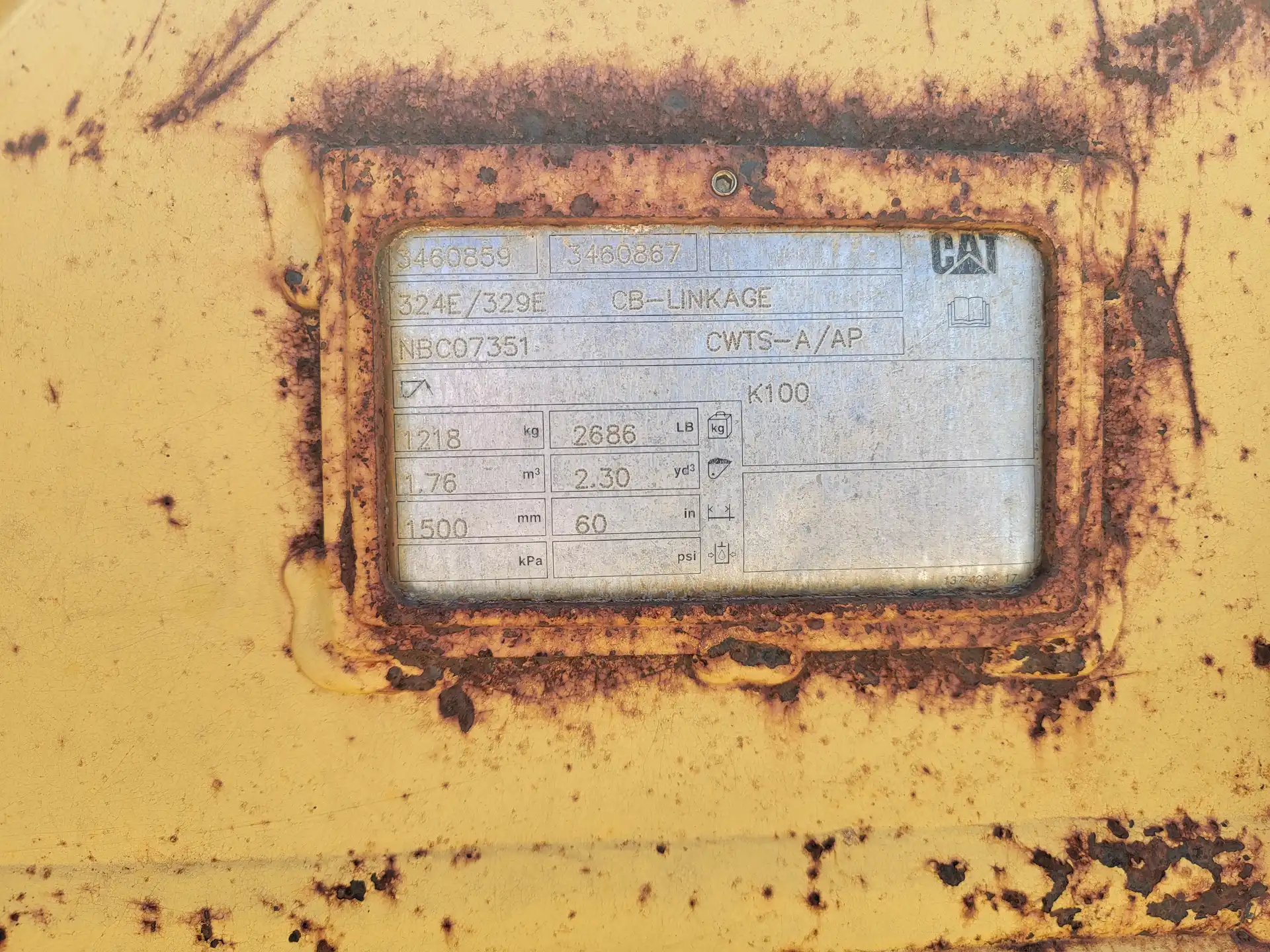 60" HD BUCKET   **MISSING TOOTH / ROUGH BUCKET**     MQ image 2