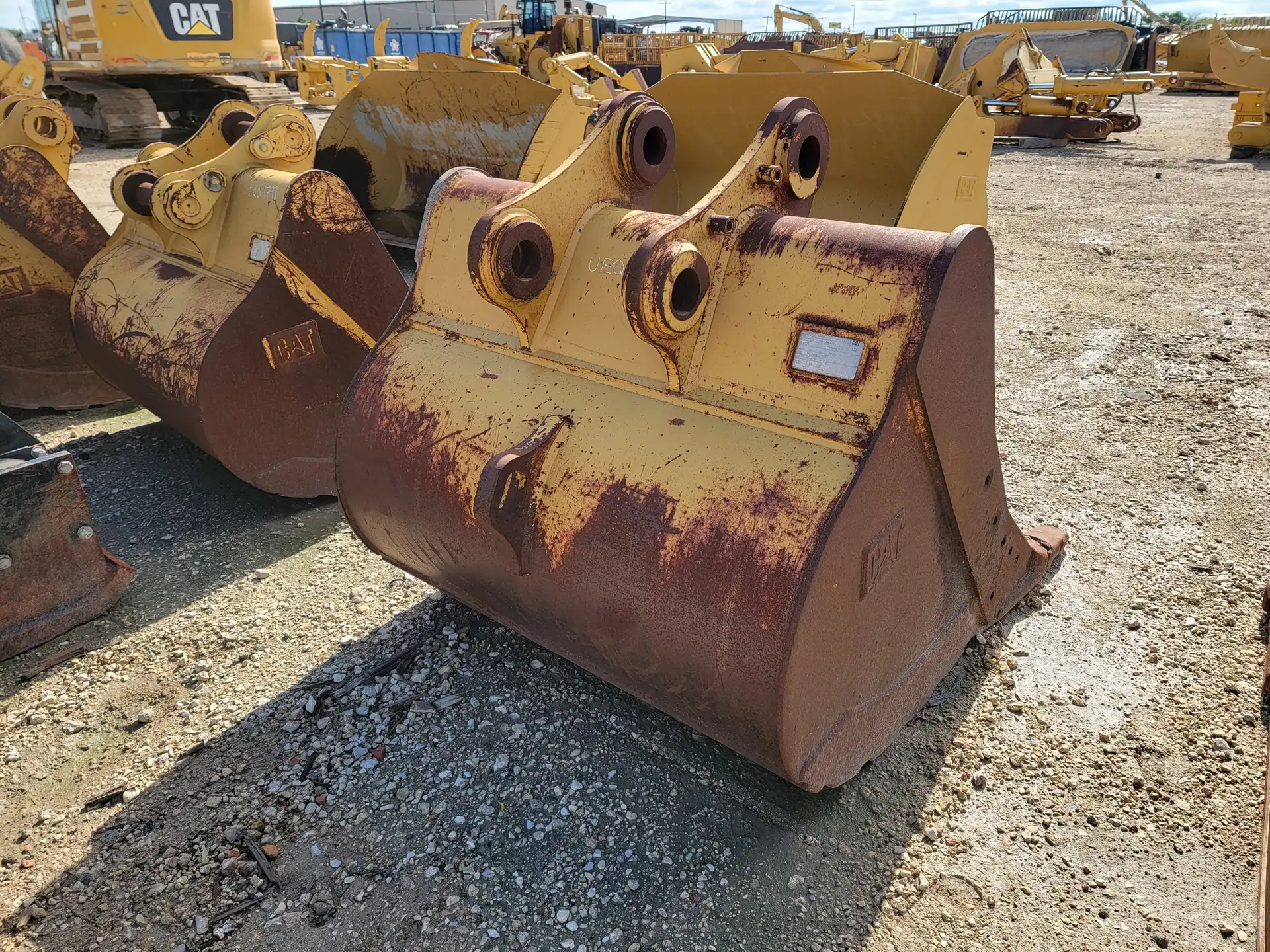 60" HD BUCKET   **MISSING TOOTH / ROUGH BUCKET**     MQ image 4