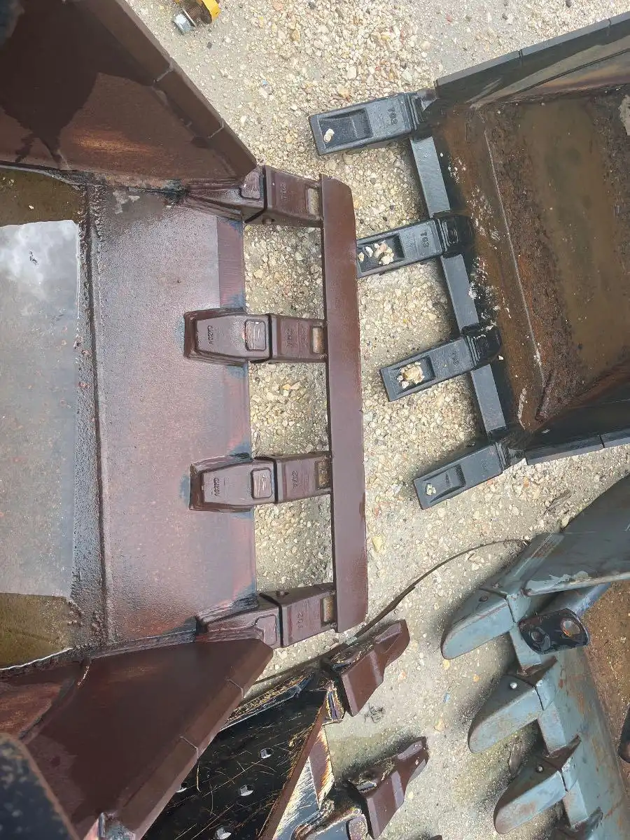 USED 39" STRICKLAND BUCKET                     MQ image 4