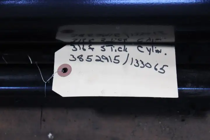Complete Cylinder Arrangement With Tube And Rod Assemblies image