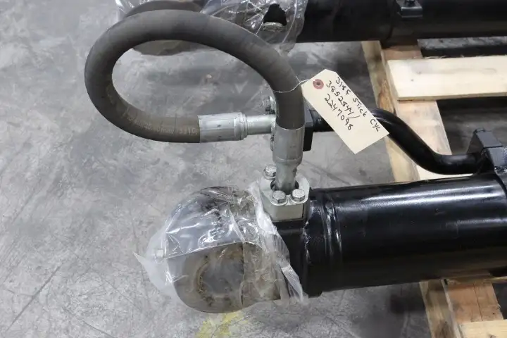 Cylinder Arrangement With Tube And Rod Assemblies image