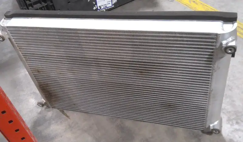 Radiator And Hydraulic Oil Cooler Core 581MM Long image