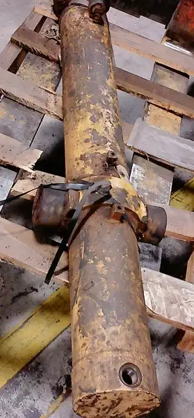 Hydraulic Cylinder Arrangement With Tube And Rod Assemblies image