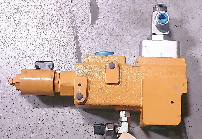 Solenoid And Relief Valve For 2-PUMP, 1-WAY Flow Front Lines image