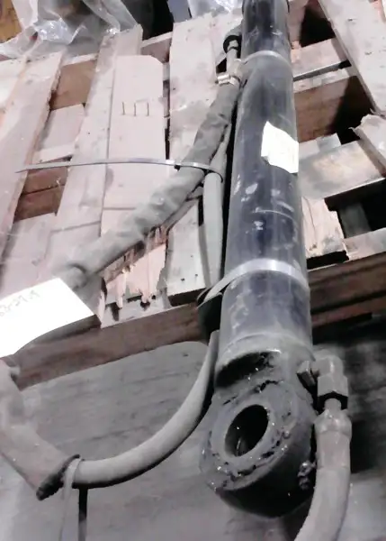Complete Tilt Cyl Arrangement With Tube And Rod Assemblies image