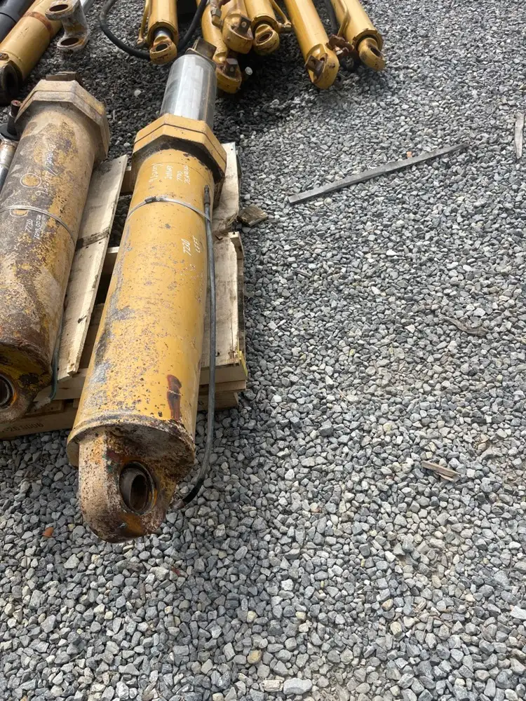 Cylinder G image