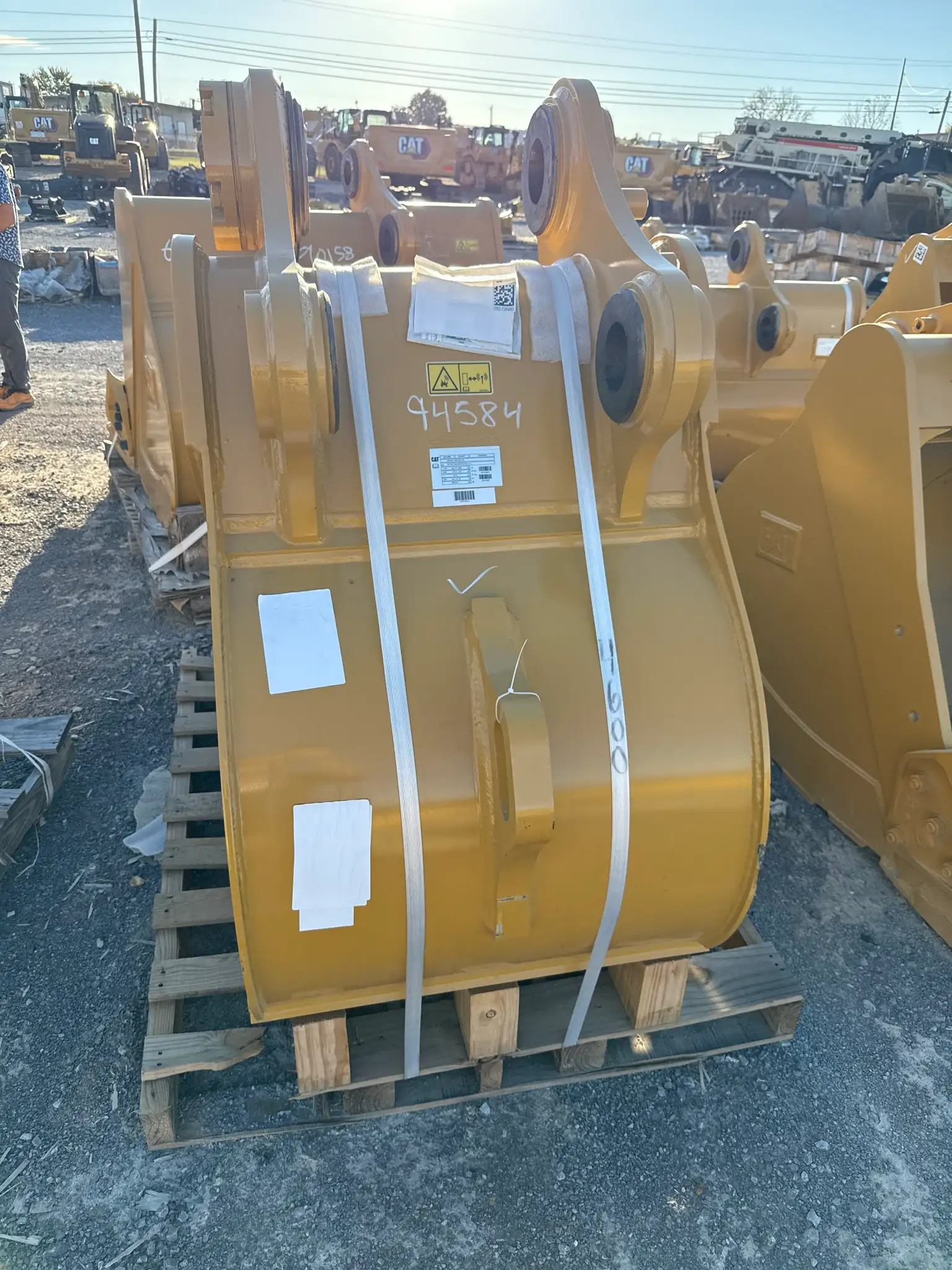 Bucket and Adjuster Group image