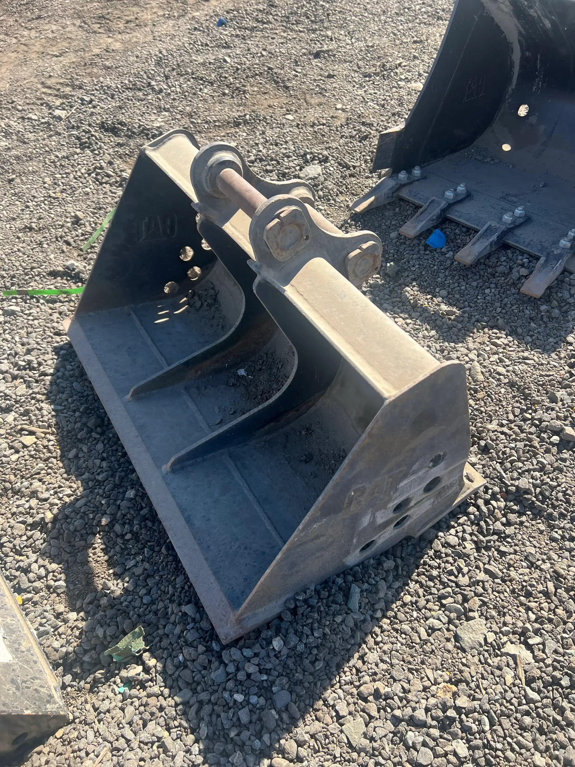 CAT 32" Ditch Cleaning Bucket. 2.8 FT3. Fits CAT 302.7 Mini Excavators. image