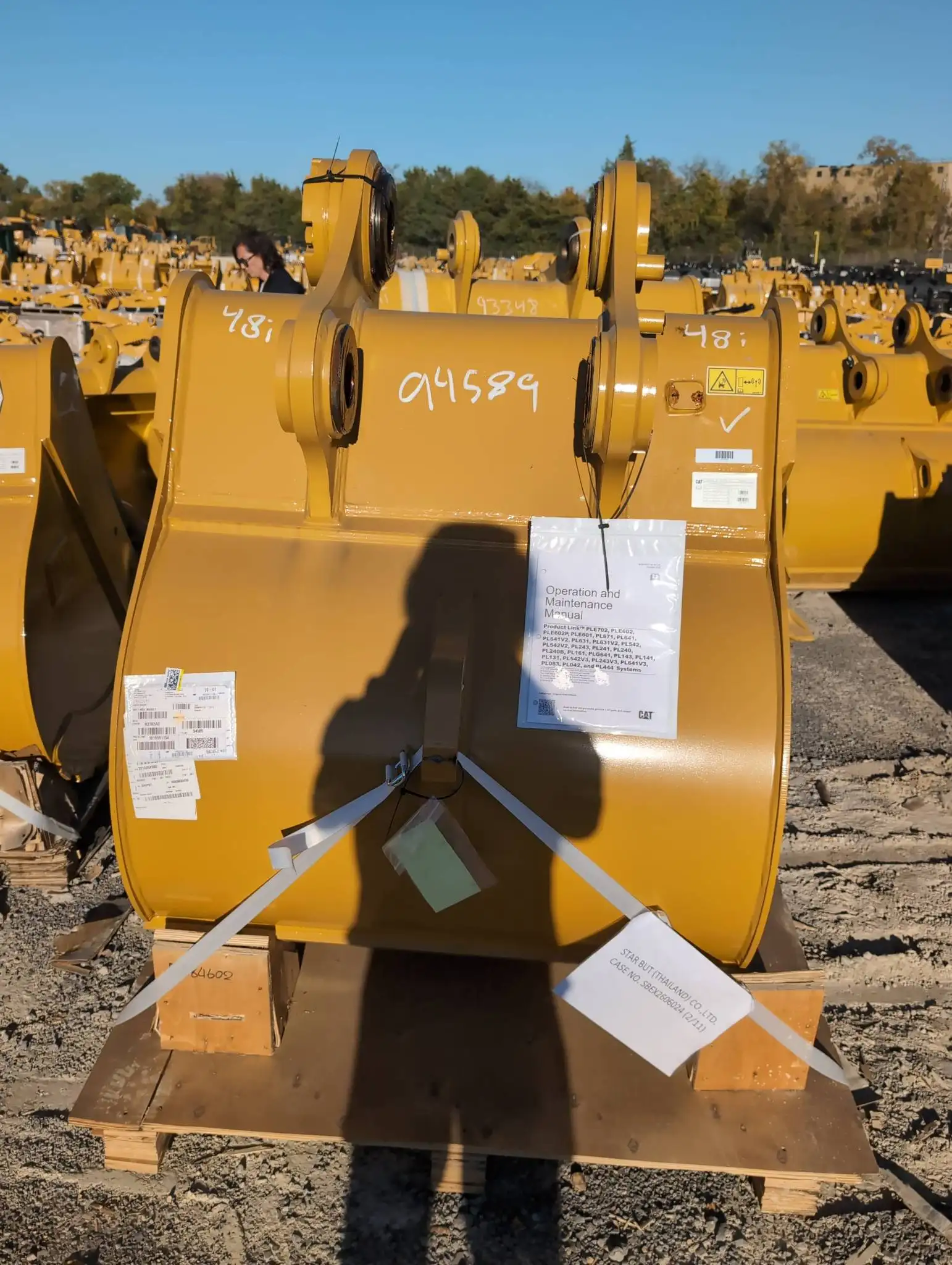 Bucket and Adjuster Group image