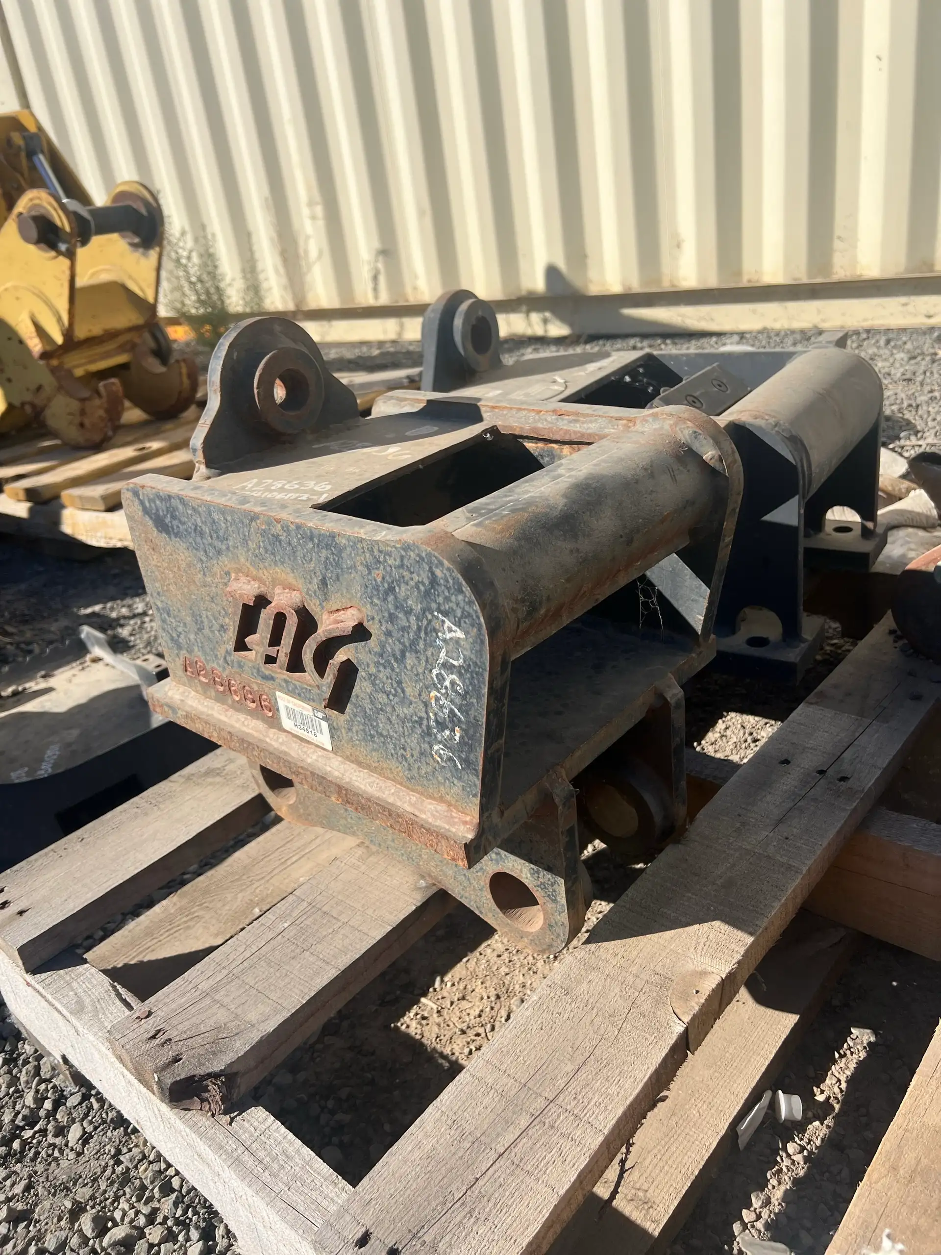 Tag Adaptor: WainRoy Style "Top" to "Pin On"  CAT Breaker/Hammer image