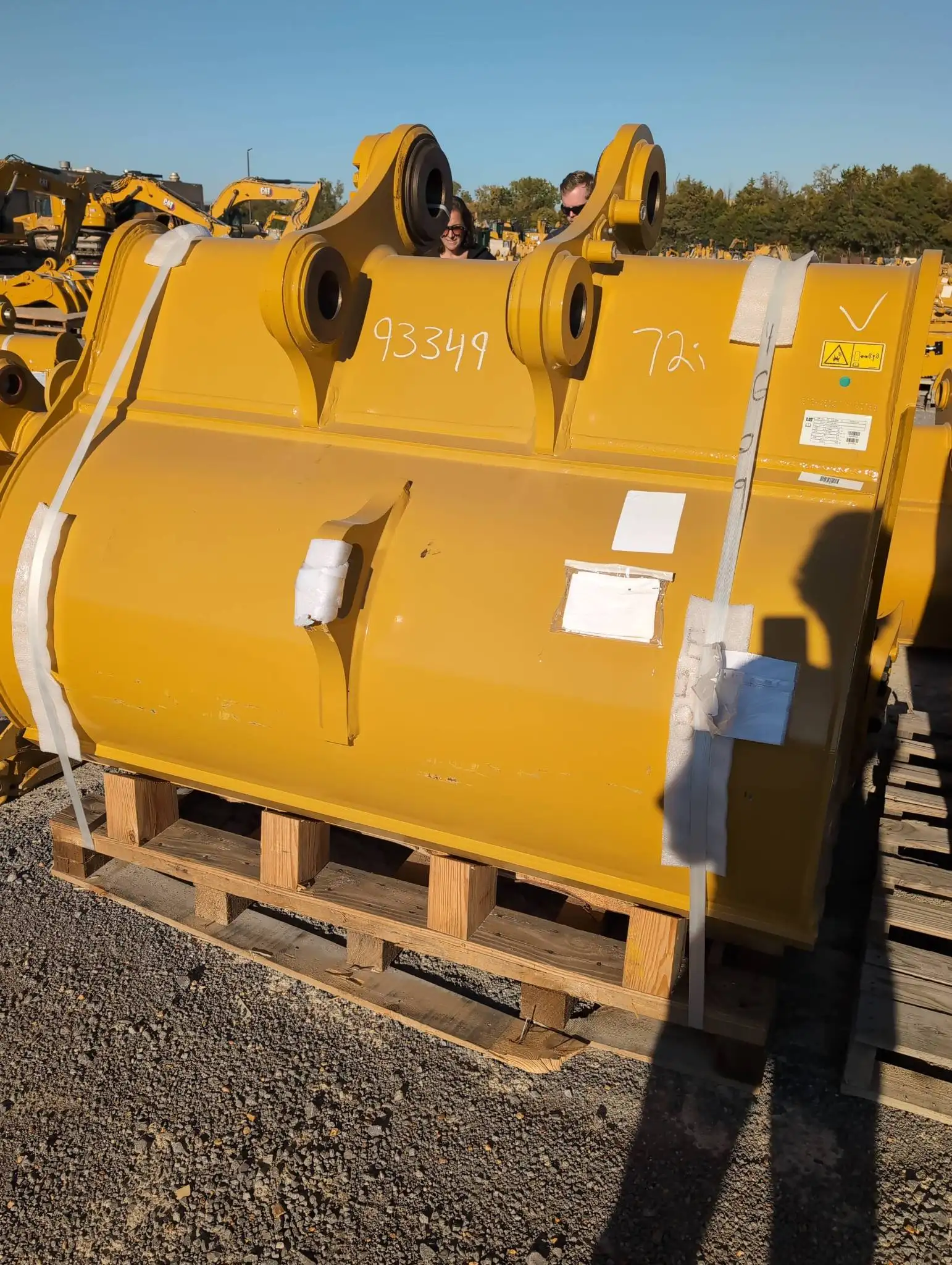 Bucket and Adjuster Group image
