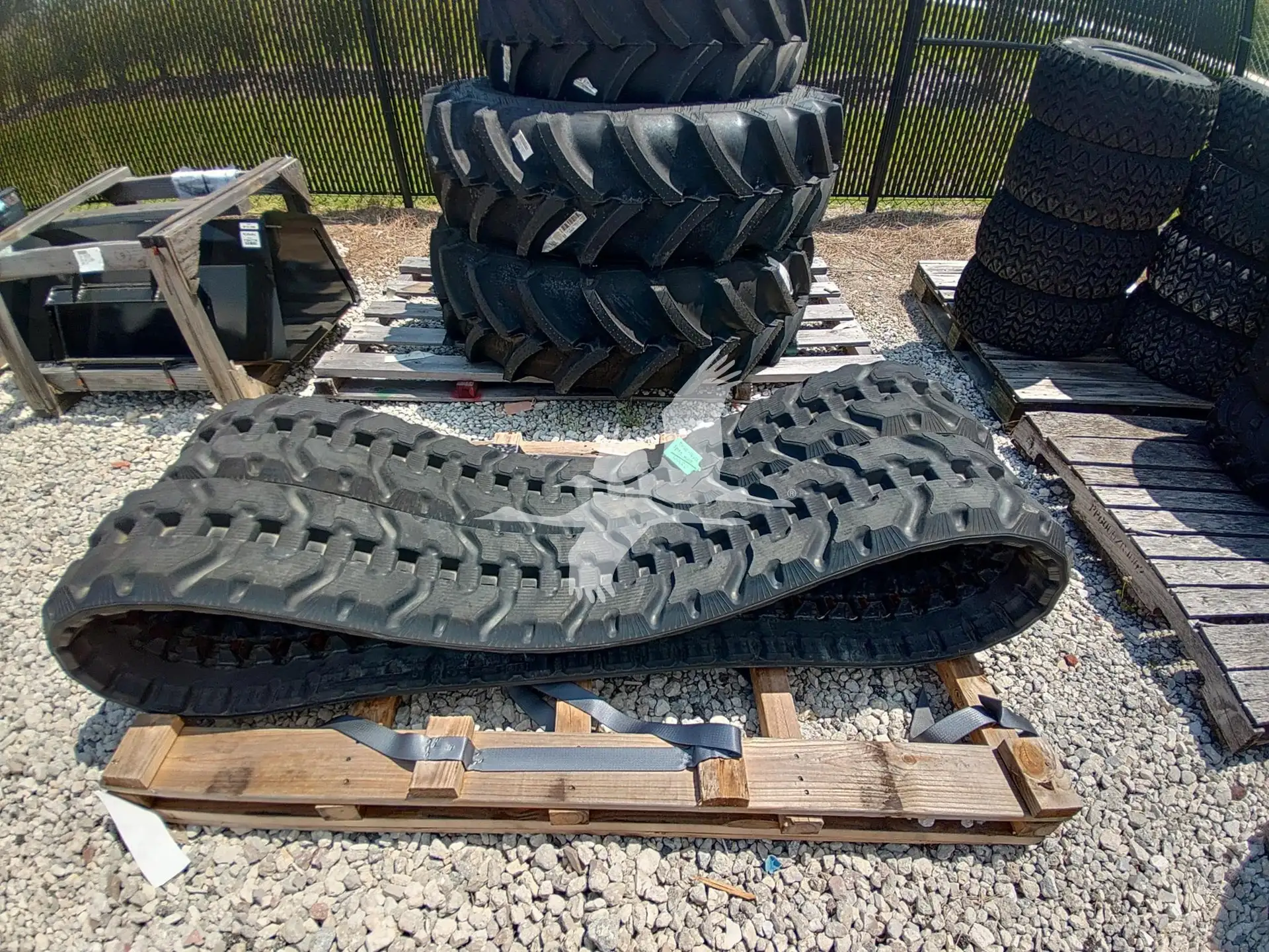 Kubota V0531-28112 SVL75 Narrow Rubber Track Set image