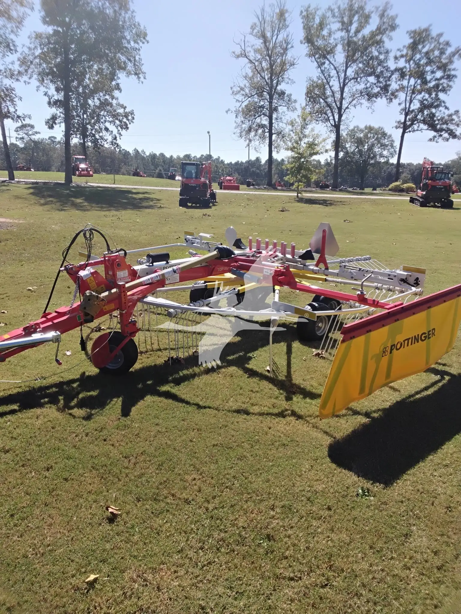 Pöttinger TOP 462 A 15 ft Single Rotor Rake image
