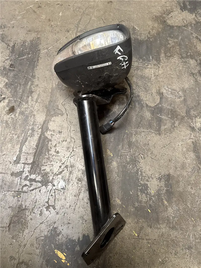 NEW RH LAMP WITH B image
