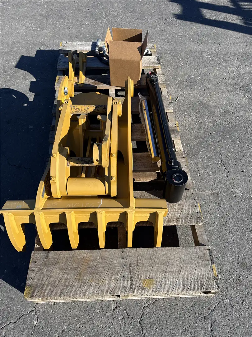 NEW 47X33 HYD THUM image
