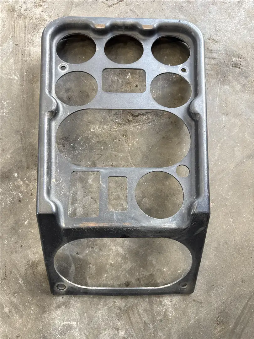 USED DASH TRIM image