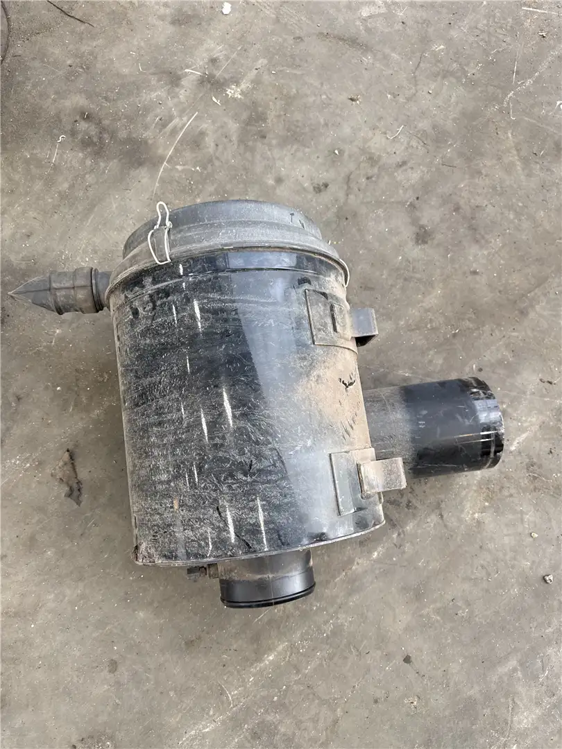USED AIR CLEANER image