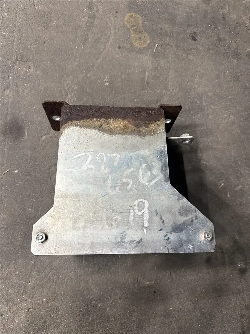 USED BRACKET AS image