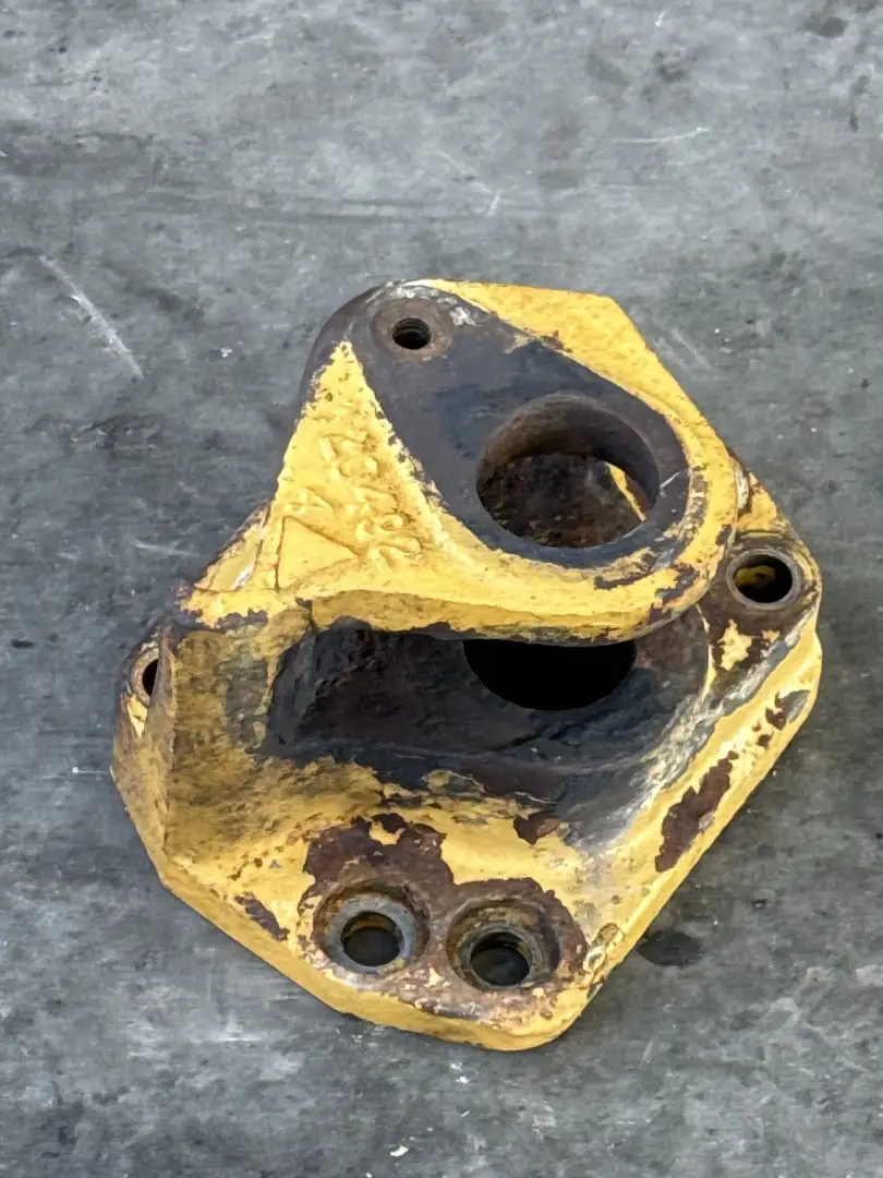 USED RH BRACKET image