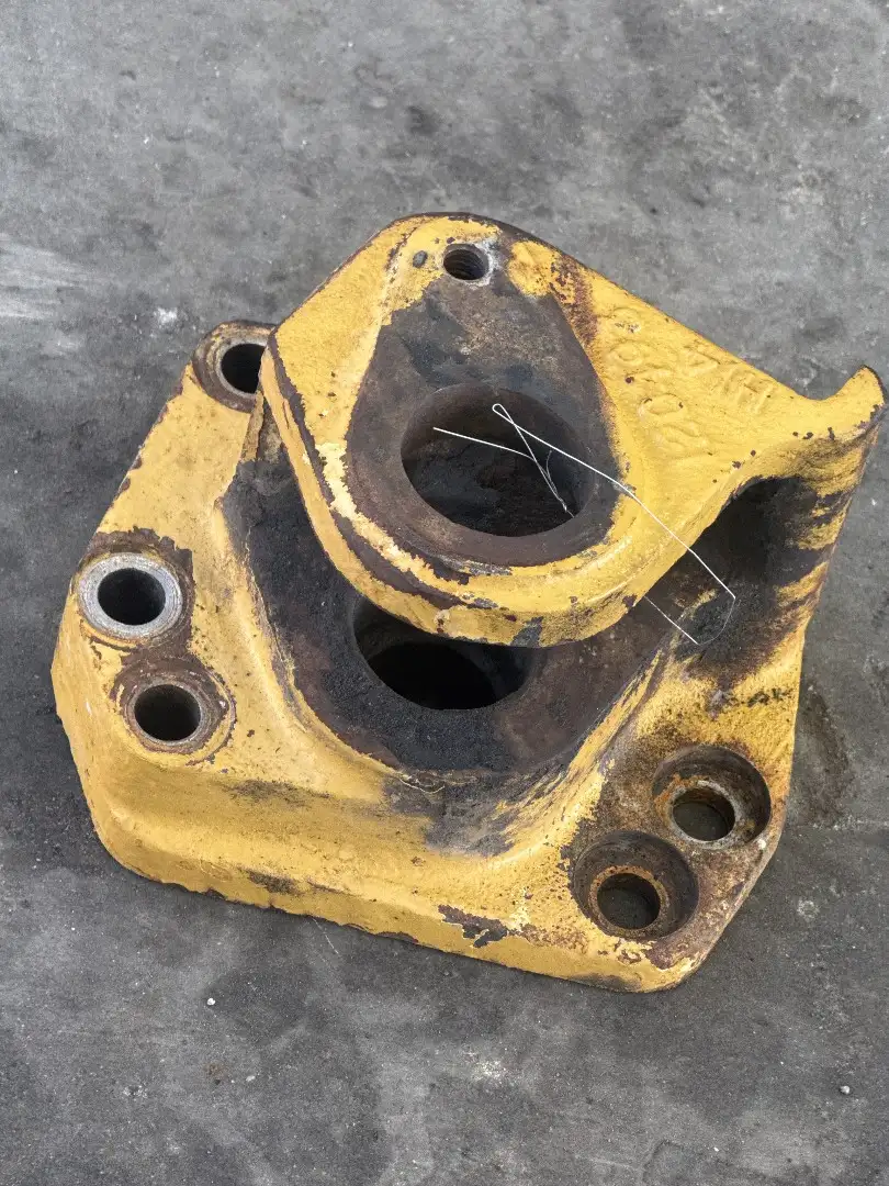 USED LH BRACKET image